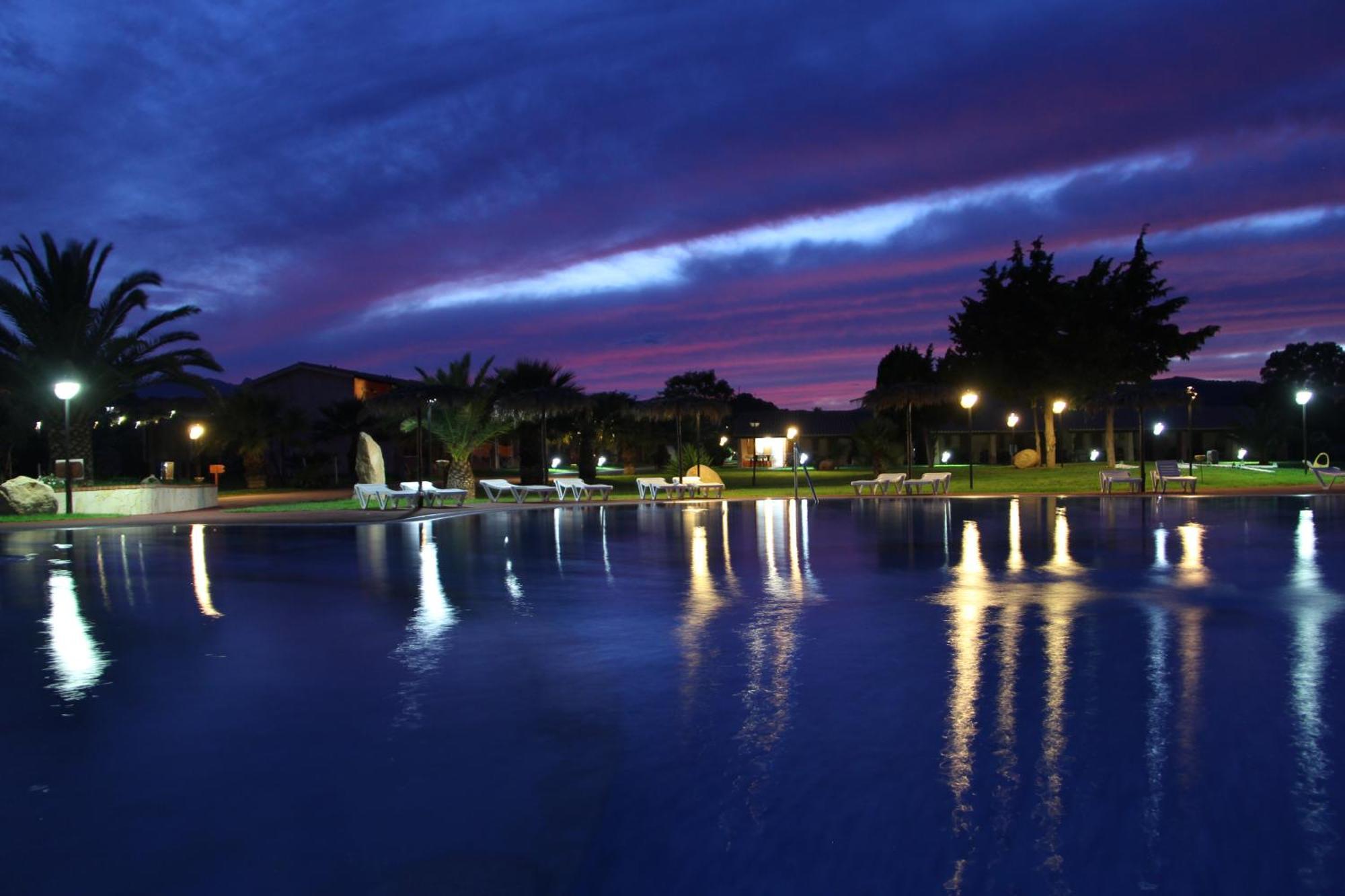 Rey Beach Club Monte Nai Zewnętrze zdjęcie