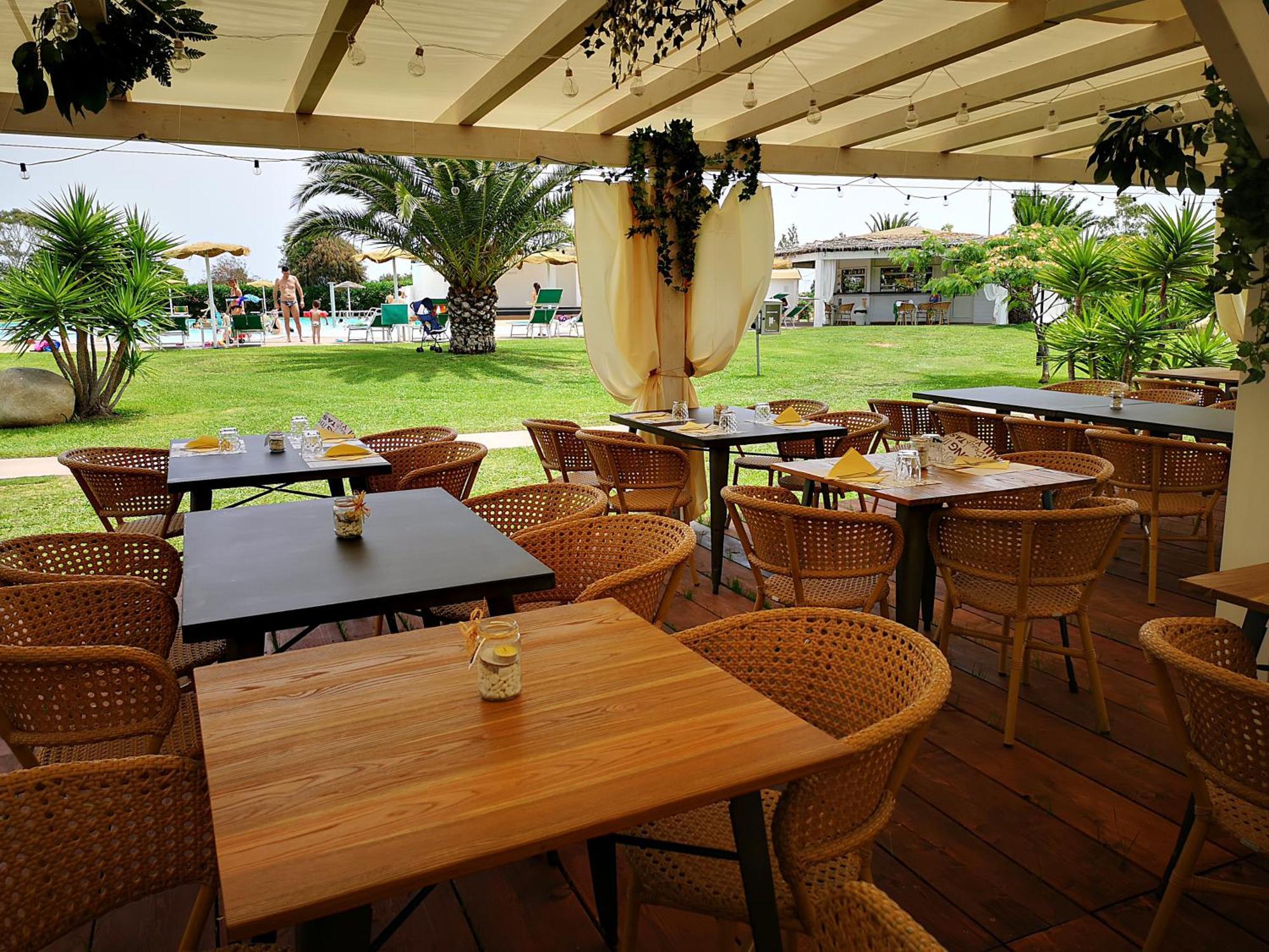 Rey Beach Club Monte Nai Zewnętrze zdjęcie